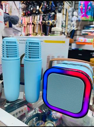 Caixa com dois microfones